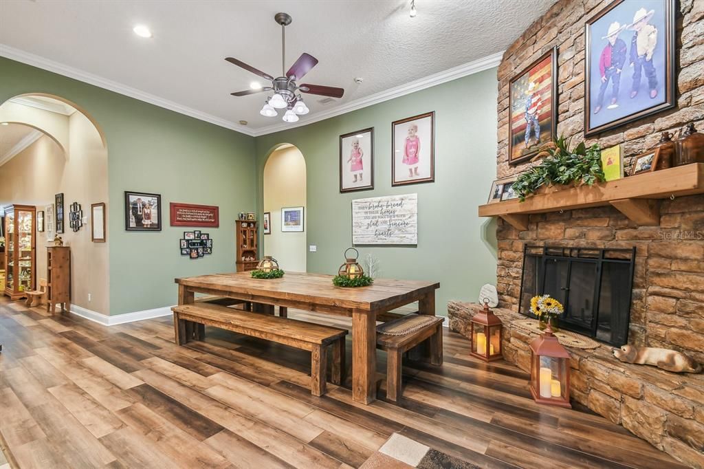 待售: $2,350,000 (6 贝兹, 4 浴室, 6032 平方英尺)