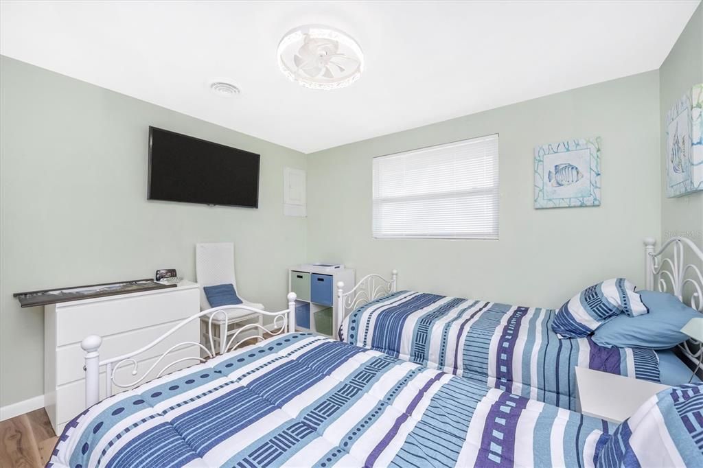 Active With Contract: $375,000 (3 beds, 2 baths, 1208 Square Feet)