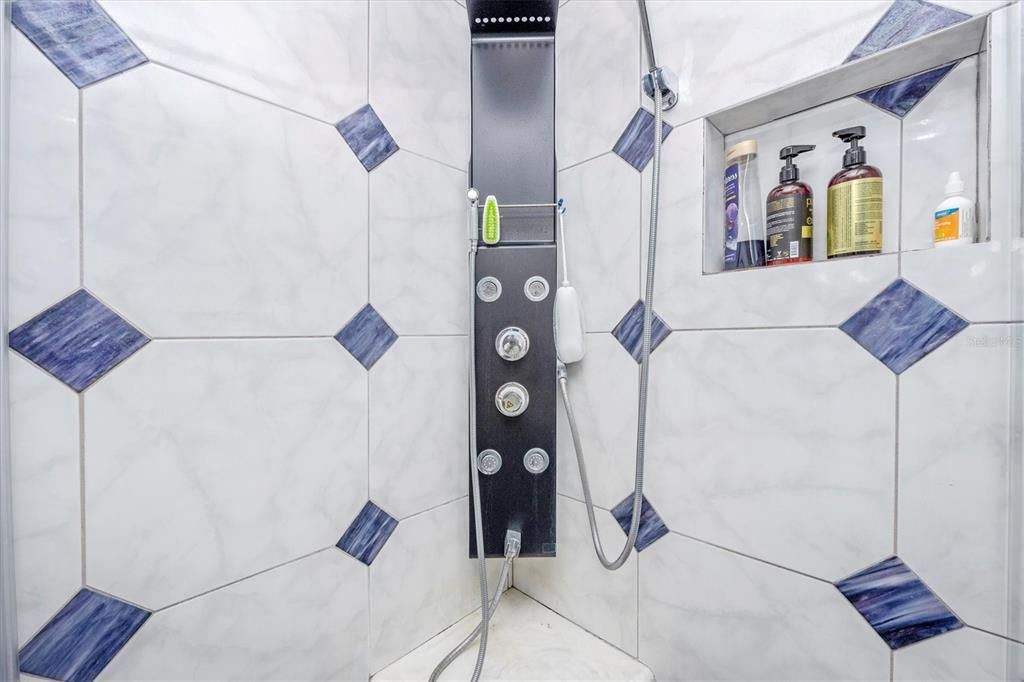 Active With Contract: $375,000 (3 beds, 2 baths, 1208 Square Feet)