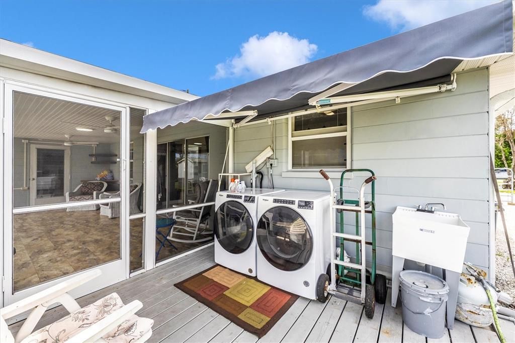 Active With Contract: $375,000 (3 beds, 2 baths, 1208 Square Feet)