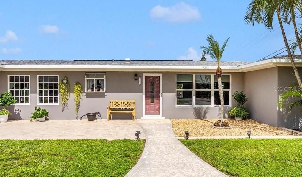 Active With Contract: $375,000 (3 beds, 2 baths, 1208 Square Feet)