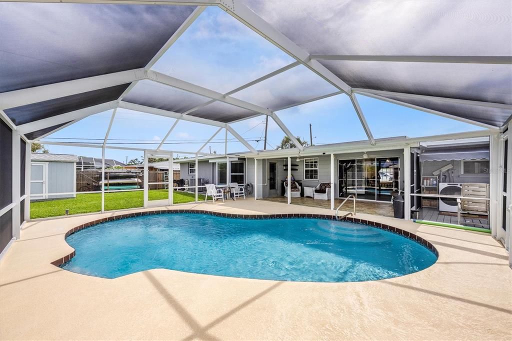 Active With Contract: $375,000 (3 beds, 2 baths, 1208 Square Feet)