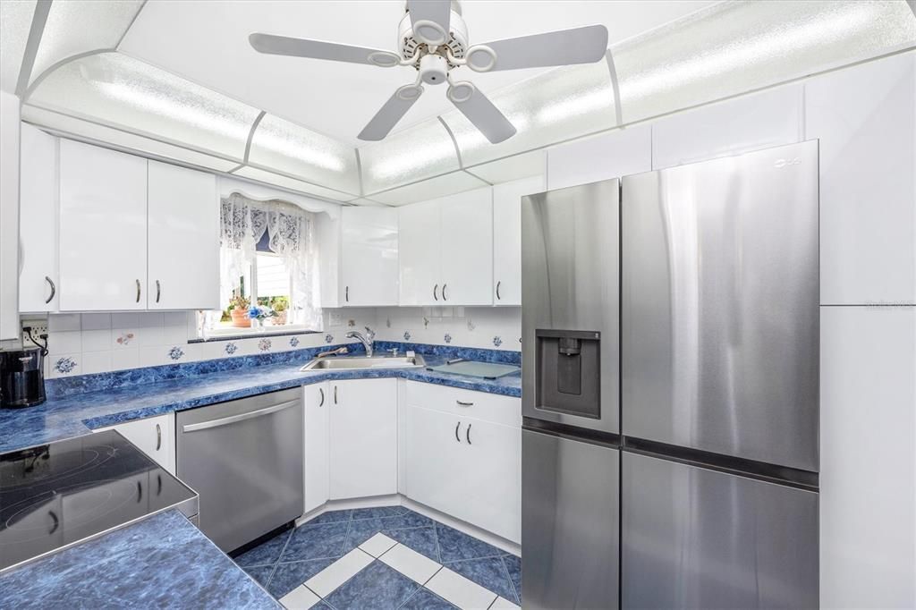 Active With Contract: $375,000 (3 beds, 2 baths, 1208 Square Feet)