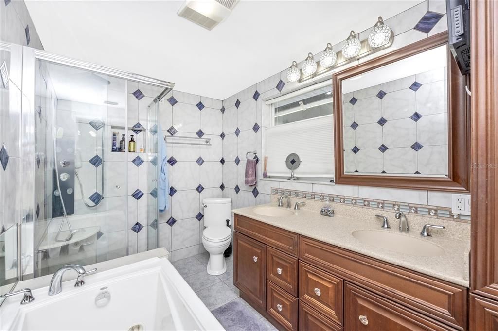 Active With Contract: $375,000 (3 beds, 2 baths, 1208 Square Feet)