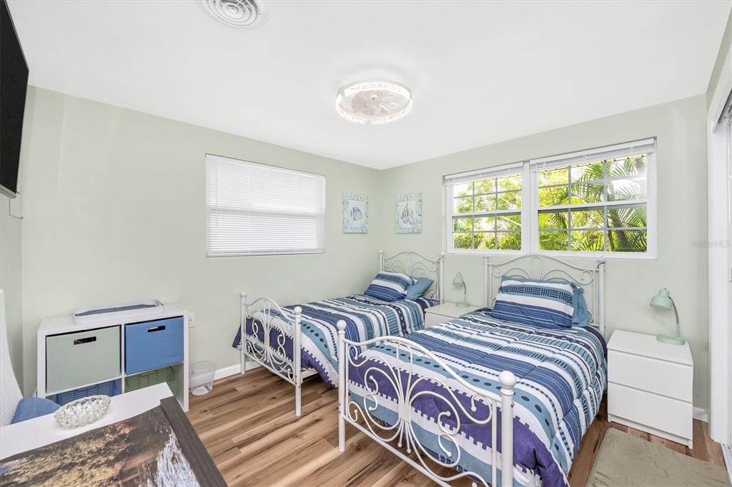 Active With Contract: $375,000 (3 beds, 2 baths, 1208 Square Feet)