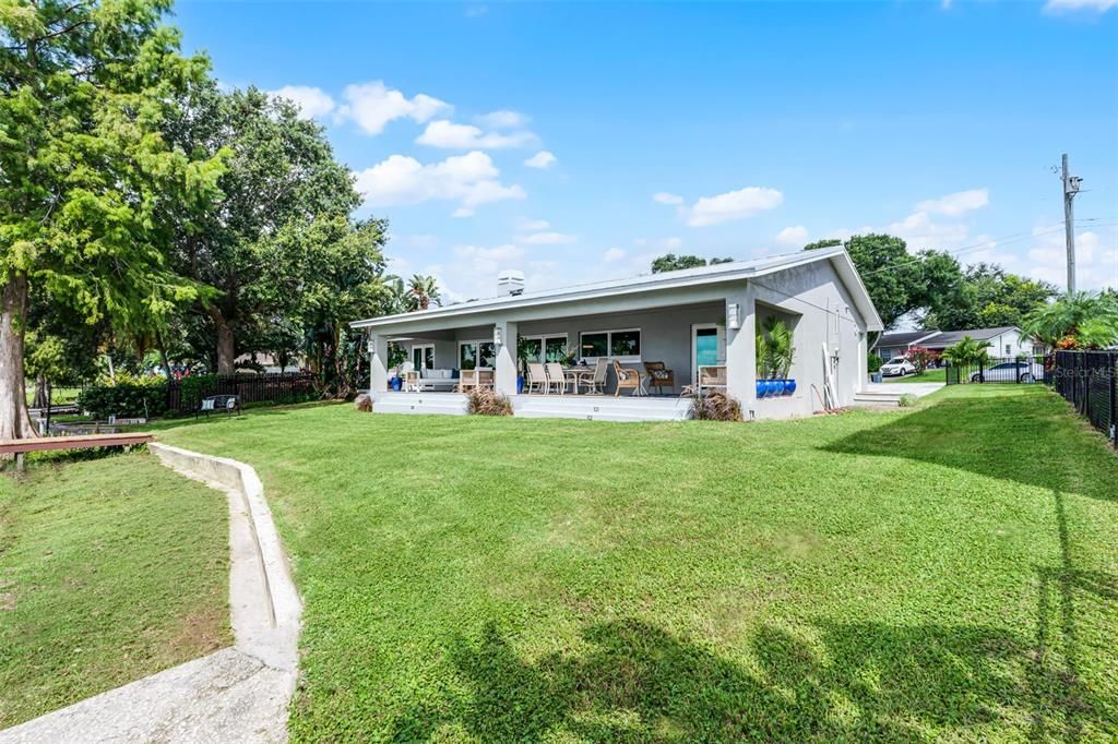 For Sale: $1,450,000 (3 beds, 3 baths, 2200 Square Feet)