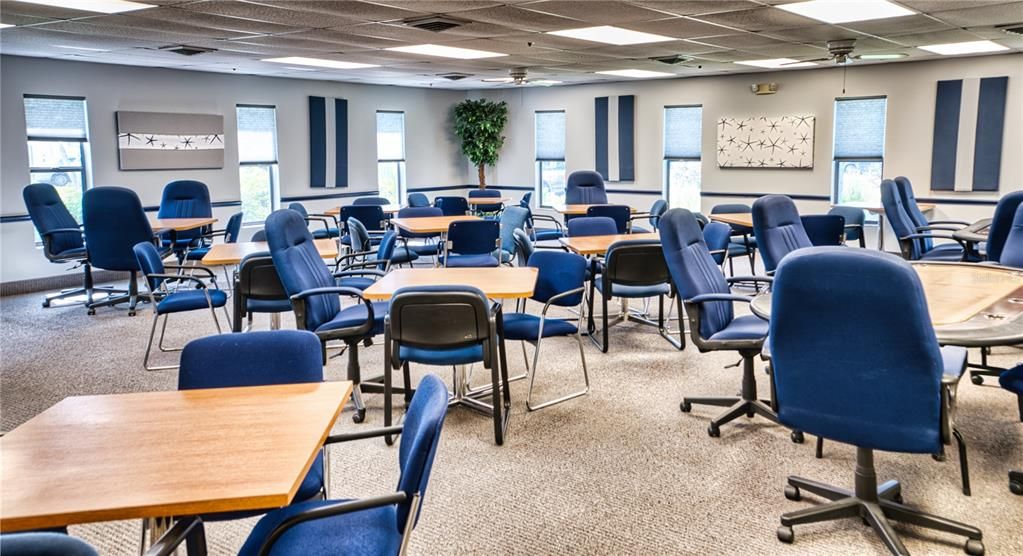 待售: $5,999 (0.12 acres)