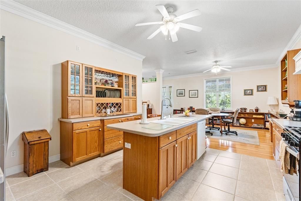 待售: $878,000 (3 贝兹, 2 浴室, 2746 平方英尺)