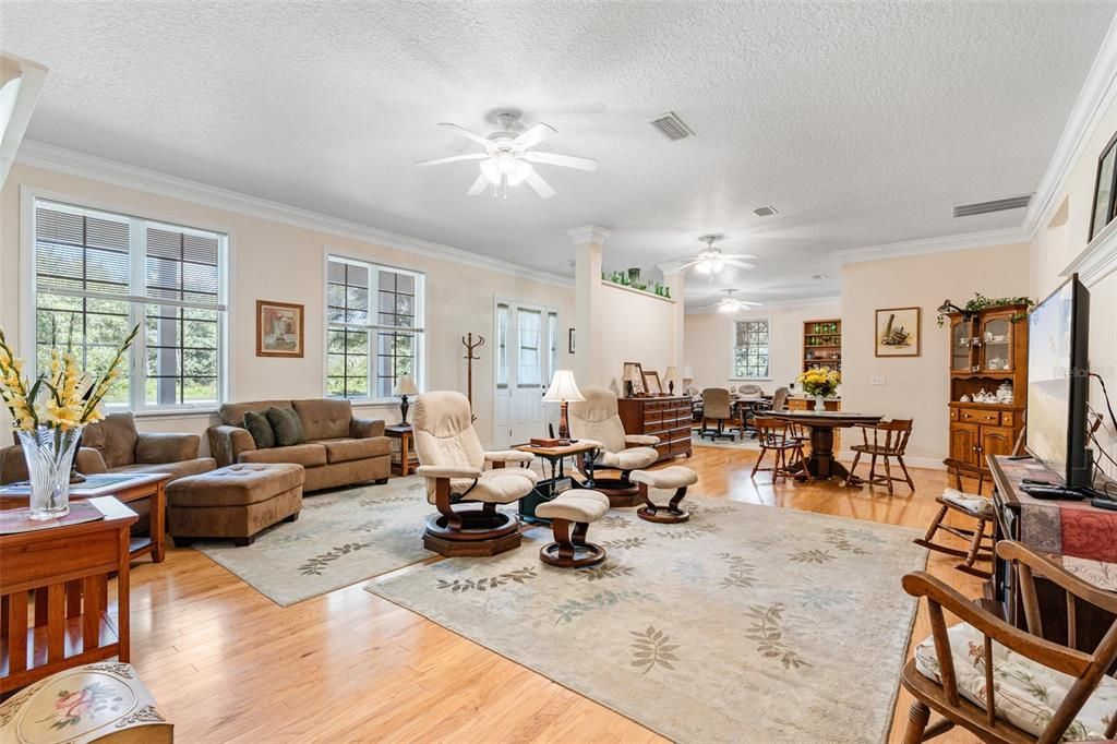 待售: $878,000 (3 贝兹, 2 浴室, 2746 平方英尺)