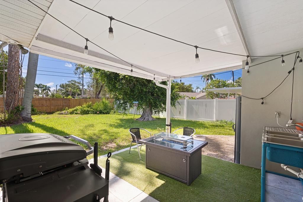 Под контрактом: $2,500 (2 спален, 2 ванн, 1796 Квадратных фут)