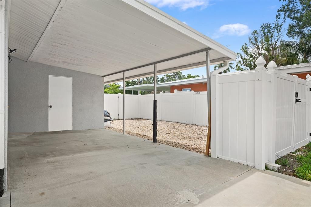 Под контрактом: $2,500 (2 спален, 2 ванн, 1796 Квадратных фут)