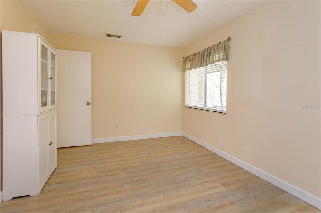 Под контрактом: $387,000 (3 спален, 3 ванн, 1593 Квадратных фут)