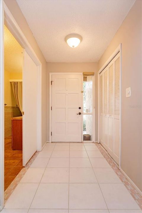 Под контрактом: $387,000 (3 спален, 3 ванн, 1593 Квадратных фут)