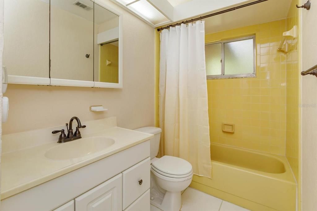 Под контрактом: $387,000 (3 спален, 3 ванн, 1593 Квадратных фут)