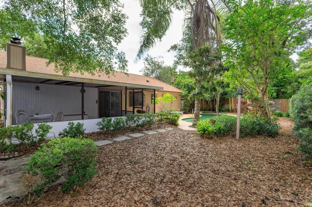 Под контрактом: $387,000 (3 спален, 3 ванн, 1593 Квадратных фут)