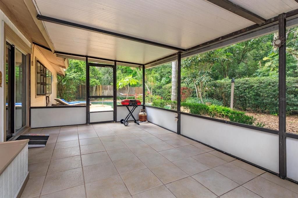 Под контрактом: $387,000 (3 спален, 3 ванн, 1593 Квадратных фут)