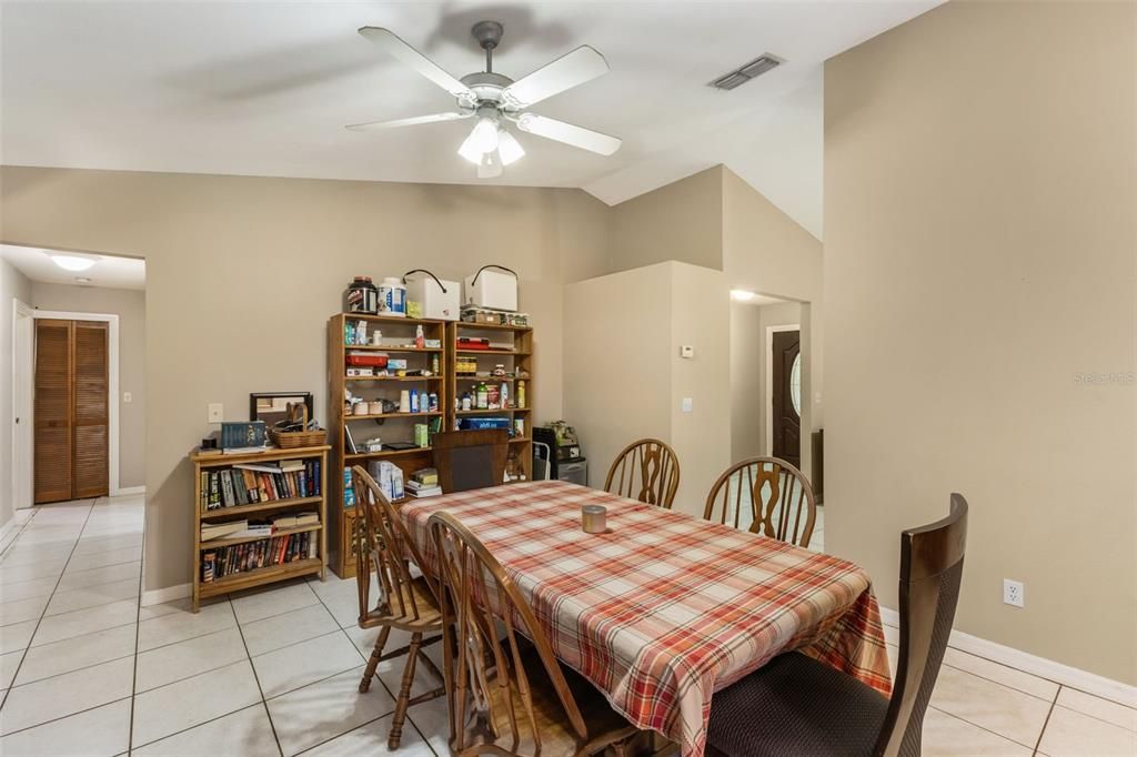 待售: $452,350 (3 贝兹, 2 浴室, 1900 平方英尺)