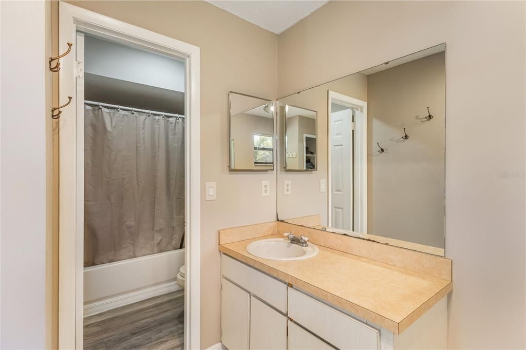 待售: $452,350 (3 贝兹, 2 浴室, 1900 平方英尺)