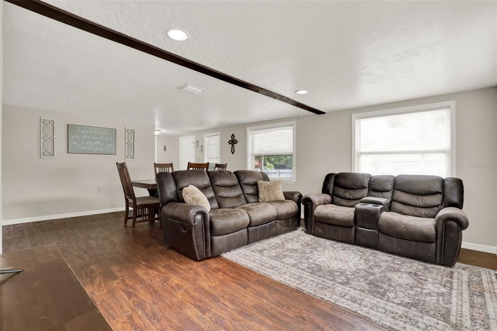 En Venta: $249,400 (3 camas, 2 baños, 1288 Pies cuadrados)