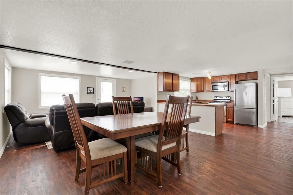 En Venta: $249,400 (3 camas, 2 baños, 1288 Pies cuadrados)