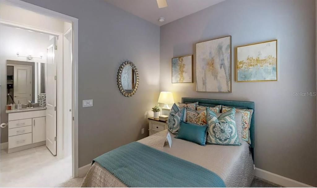 合同活跃: $409,000 (3 贝兹, 3 浴室, 2078 平方英尺)