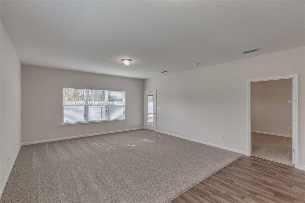 Active With Contract: $559,370 (4 beds, 2 baths, 1884 Square Feet)