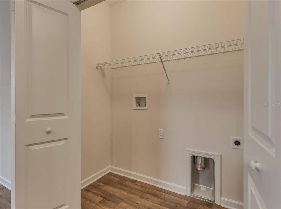 Active With Contract: $559,370 (4 beds, 2 baths, 1884 Square Feet)