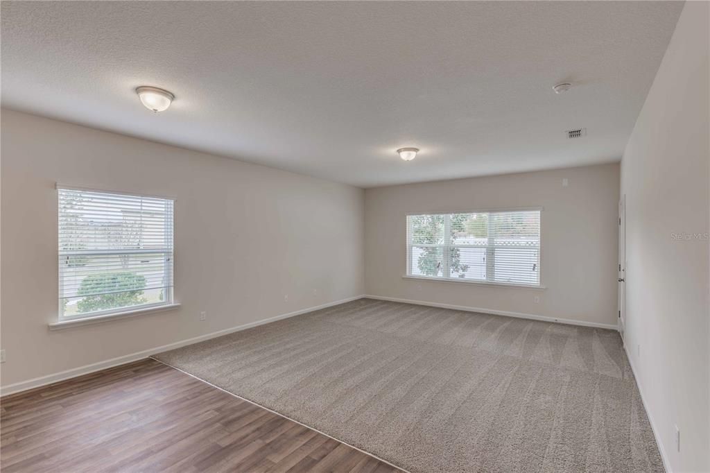 Active With Contract: $559,370 (4 beds, 2 baths, 1884 Square Feet)