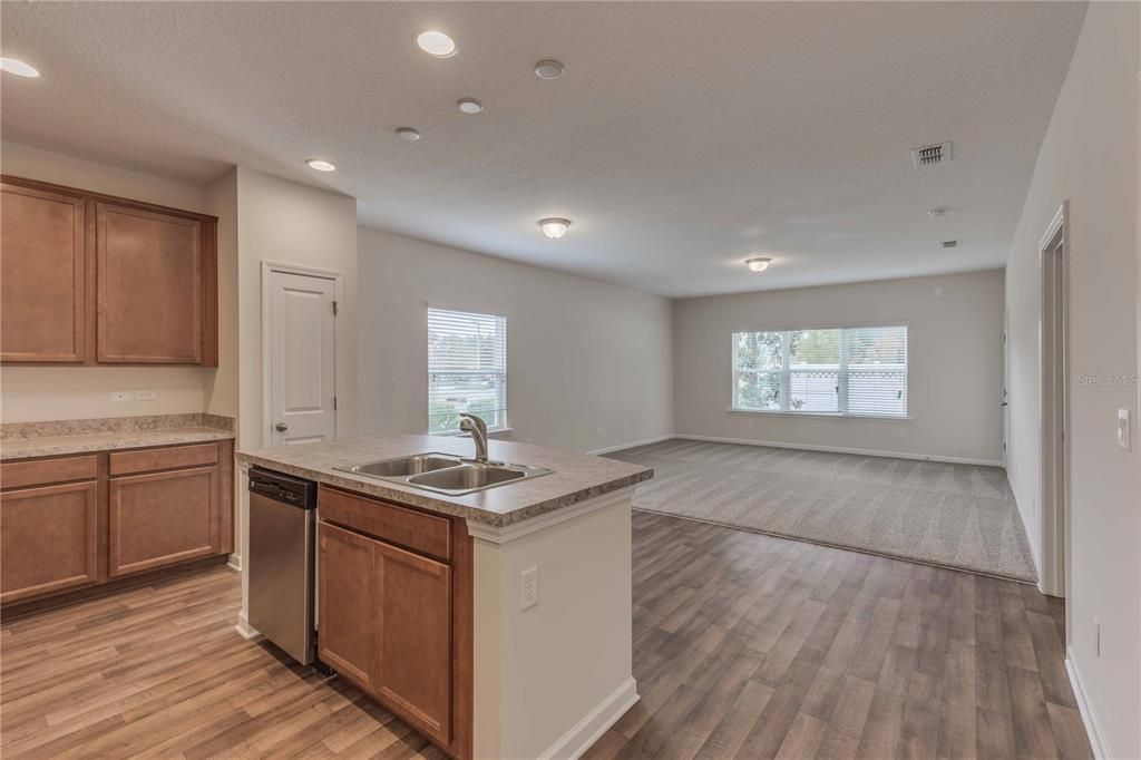 Active With Contract: $559,370 (4 beds, 2 baths, 1884 Square Feet)