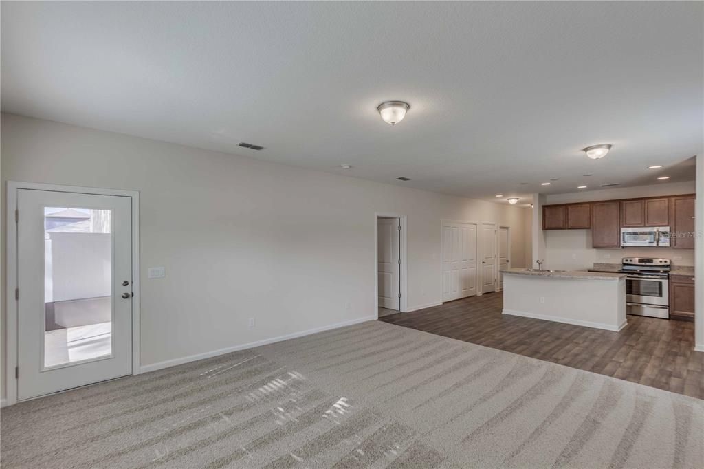 Active With Contract: $559,370 (4 beds, 2 baths, 1884 Square Feet)