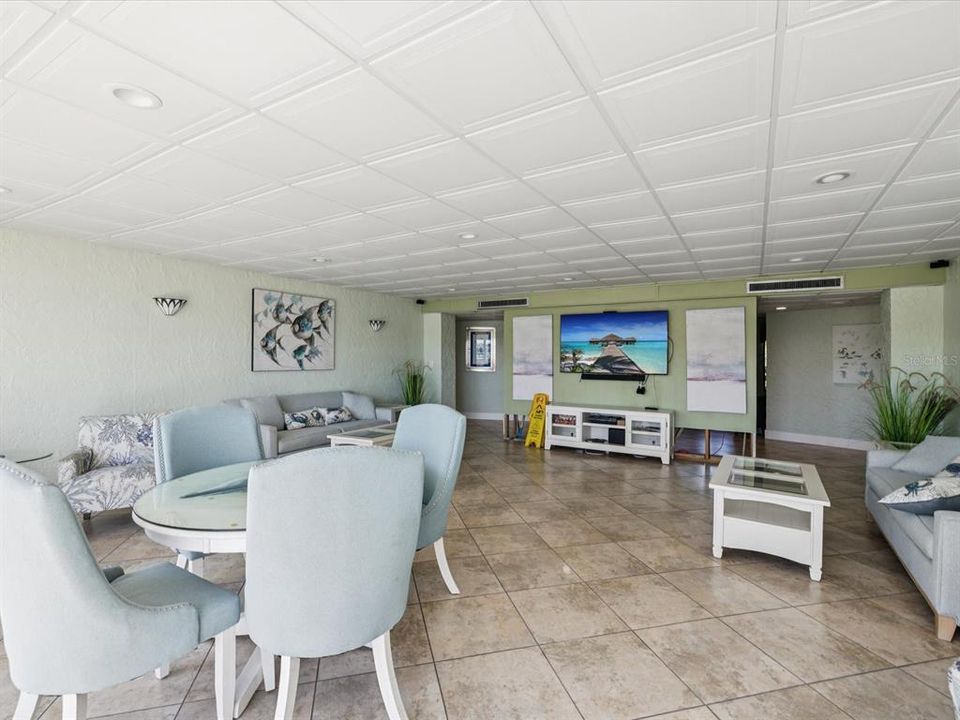 待售: $150,000 (1 贝兹, 1 浴室, 688 平方英尺)