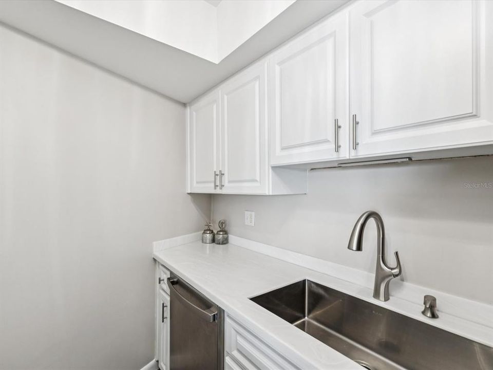 待售: $150,000 (1 贝兹, 1 浴室, 688 平方英尺)