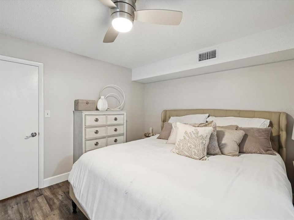 待售: $150,000 (1 贝兹, 1 浴室, 688 平方英尺)