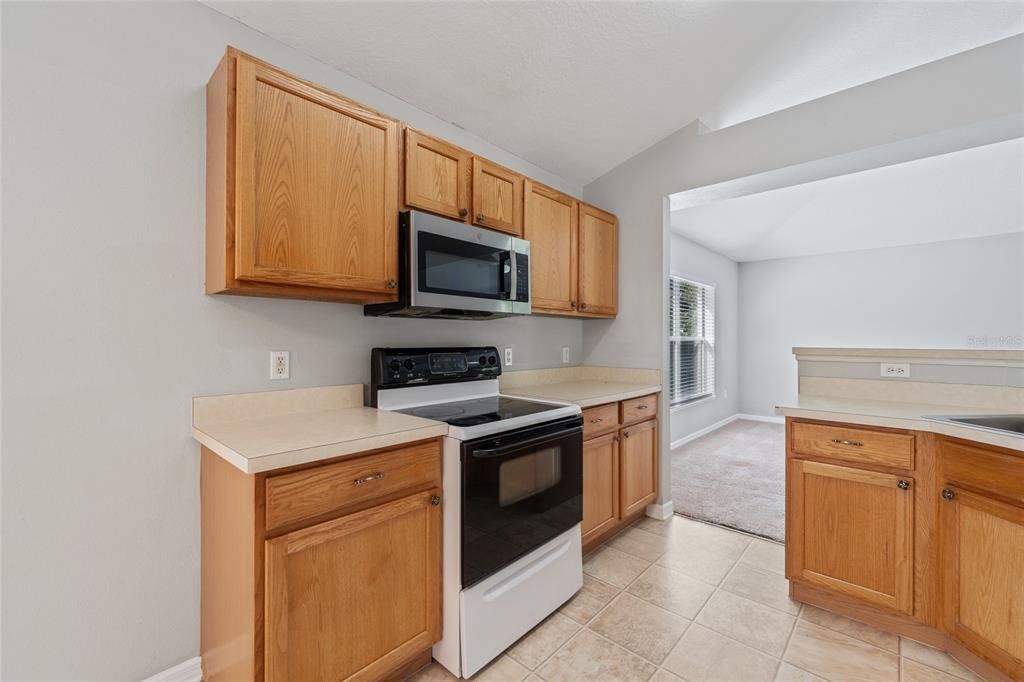 Active With Contract: $275,000 (3 beds, 2 baths, 1874 Square Feet)