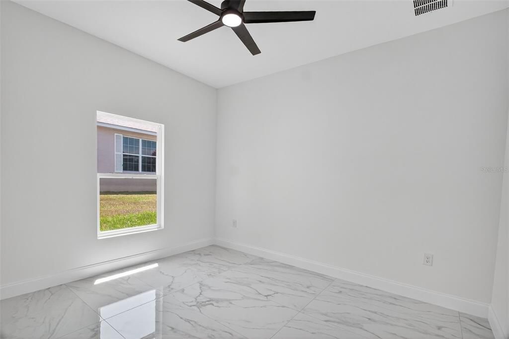 出租: $2,000 (4 贝兹, 2 浴室, 1562.9 平方英尺)