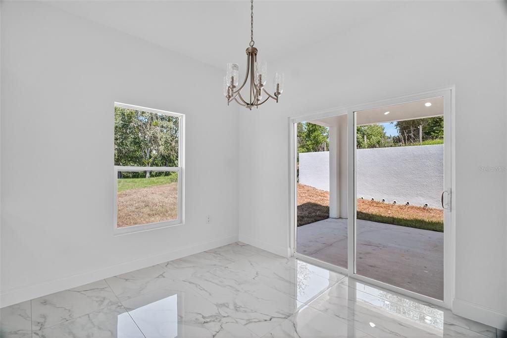 出租: $2,000 (4 贝兹, 2 浴室, 1562.9 平方英尺)