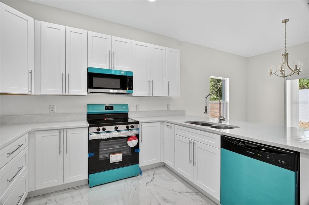 出租: $2,000 (4 贝兹, 2 浴室, 1562.9 平方英尺)