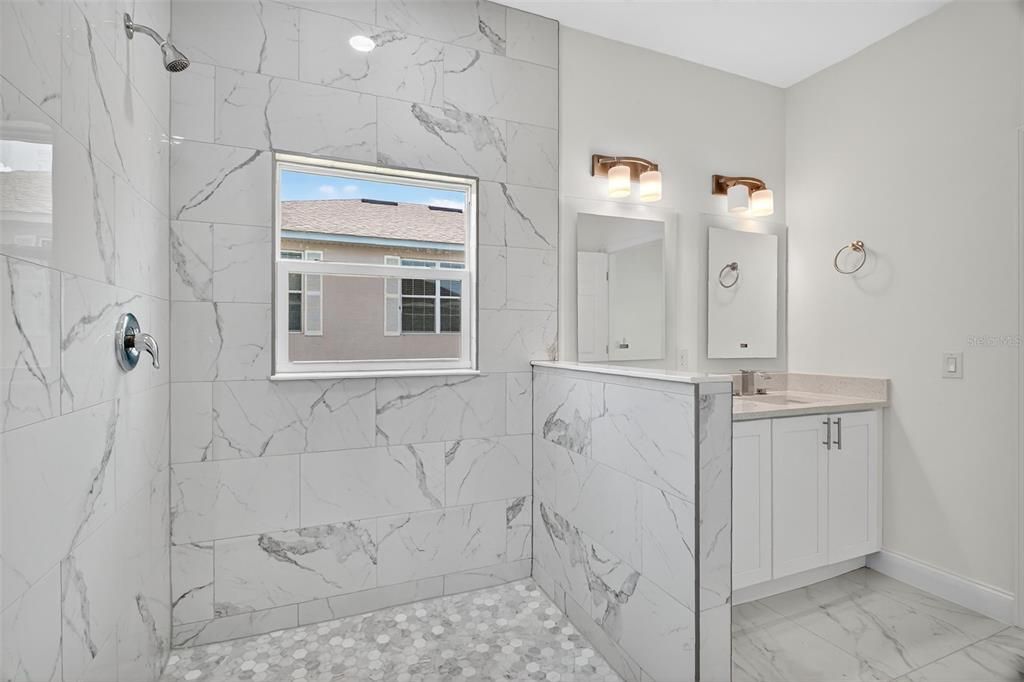 出租: $2,000 (4 贝兹, 2 浴室, 1562.9 平方英尺)