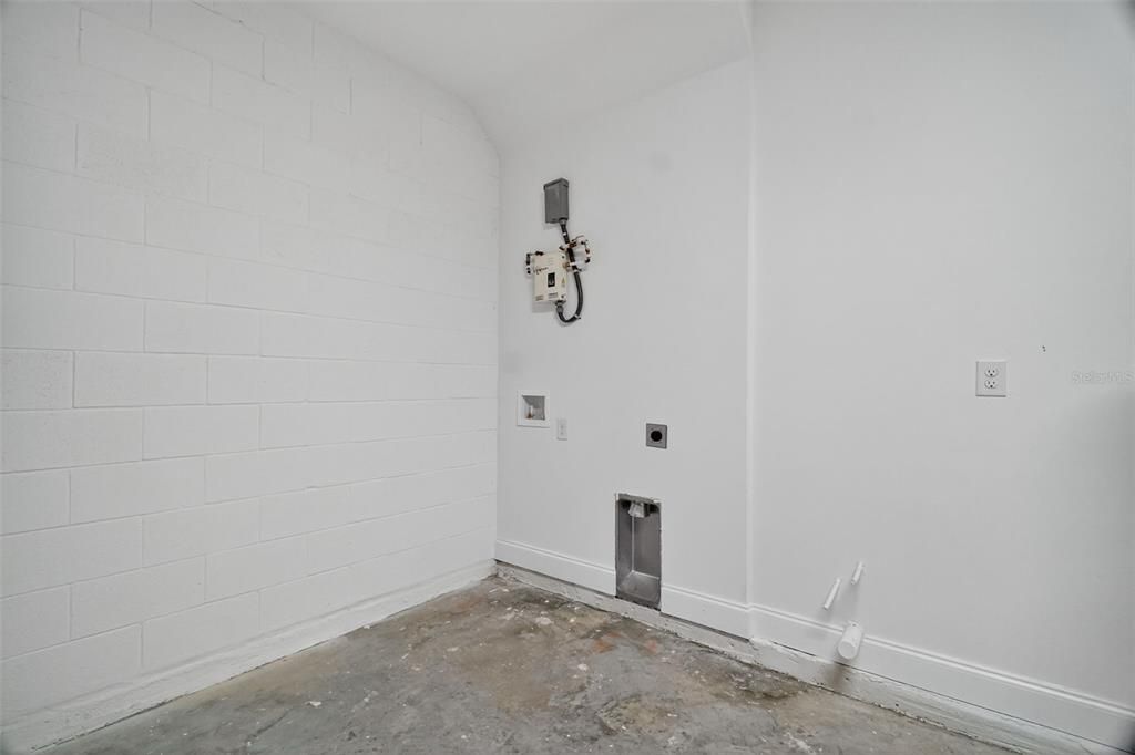 出租: $2,000 (4 贝兹, 2 浴室, 1562.9 平方英尺)