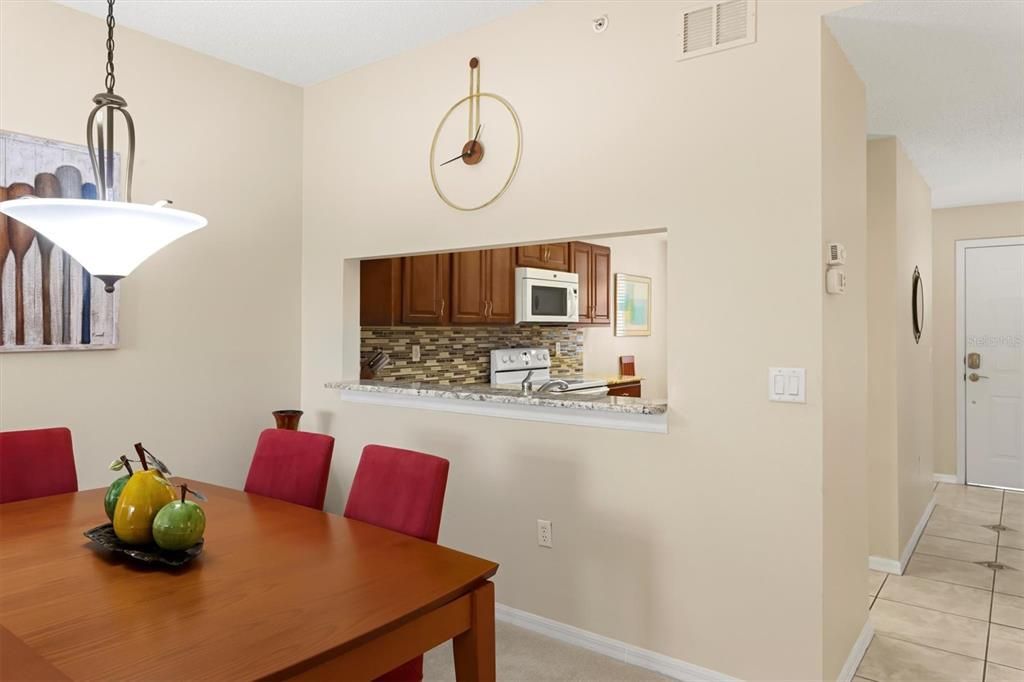 На продажу: $300,000 (2 спален, 2 ванн, 1238 Квадратных фут)