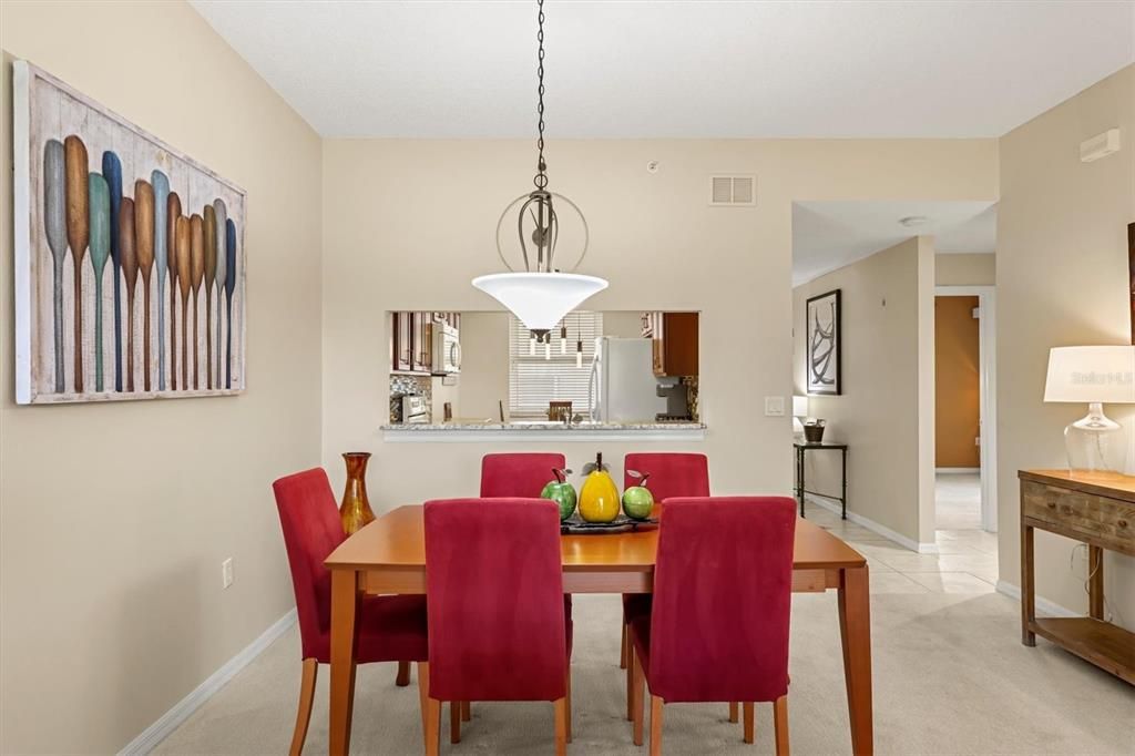 На продажу: $300,000 (2 спален, 2 ванн, 1238 Квадратных фут)