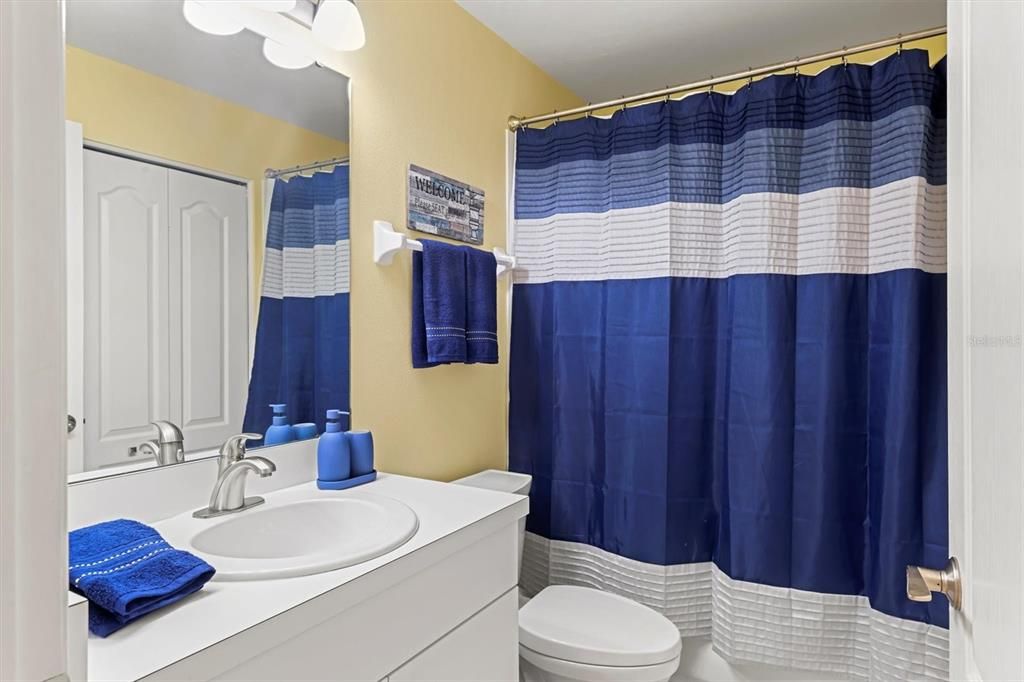 На продажу: $300,000 (2 спален, 2 ванн, 1238 Квадратных фут)