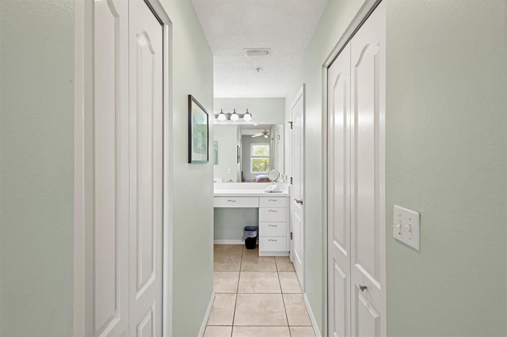 На продажу: $300,000 (2 спален, 2 ванн, 1238 Квадратных фут)