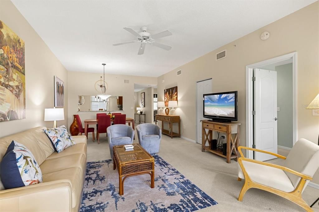 На продажу: $300,000 (2 спален, 2 ванн, 1238 Квадратных фут)