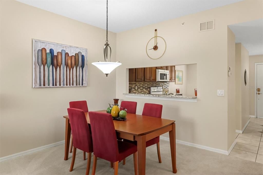 На продажу: $300,000 (2 спален, 2 ванн, 1238 Квадратных фут)