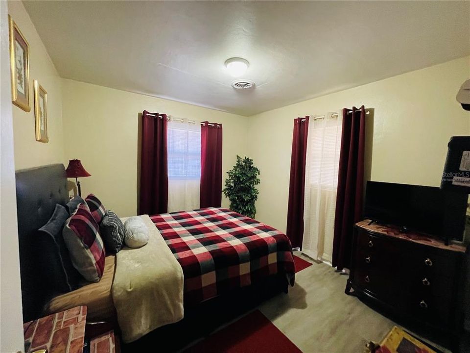 For Sale: $179,900 (3 beds, 1 baths, 1227 Square Feet)