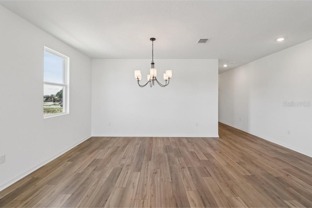 合同活跃: $474,990 (3 贝兹, 2 浴室, 2226 平方英尺)