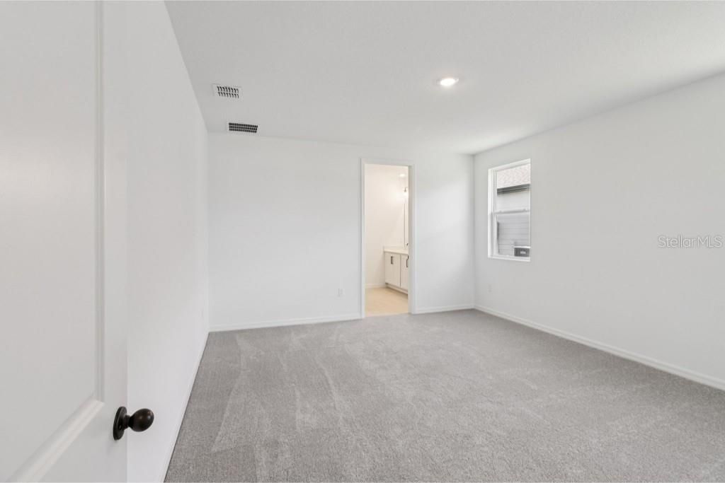 合同活跃: $474,990 (3 贝兹, 2 浴室, 2226 平方英尺)