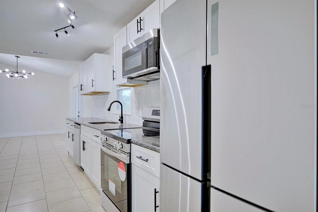 На продажу: $398,500 (3 спален, 2 ванн, 2040 Квадратных фут)