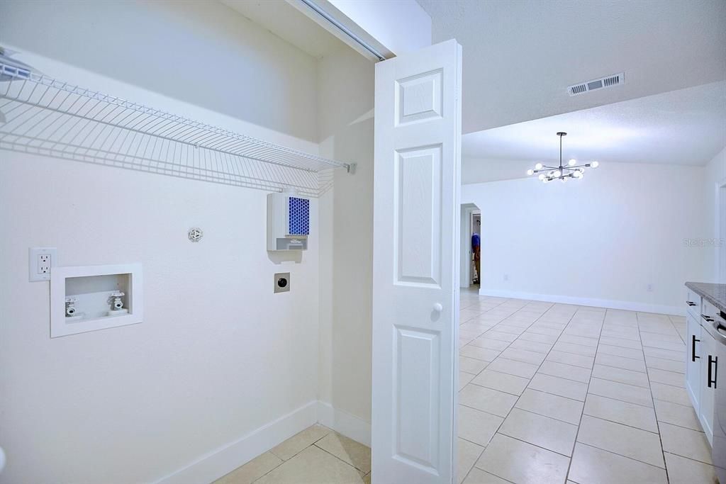 На продажу: $398,500 (3 спален, 2 ванн, 2040 Квадратных фут)